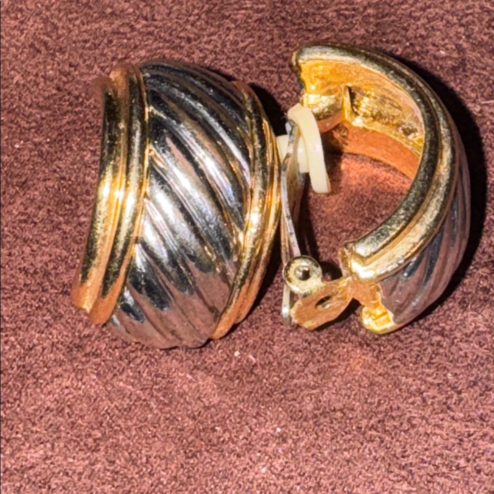CARUCCI gold / silver clip on earrings 🐈‍⬛